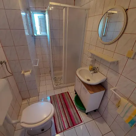 Dora Apartament *