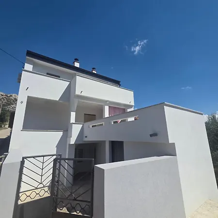 Apartament Dora *