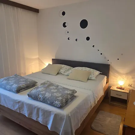 Apartament Dora *